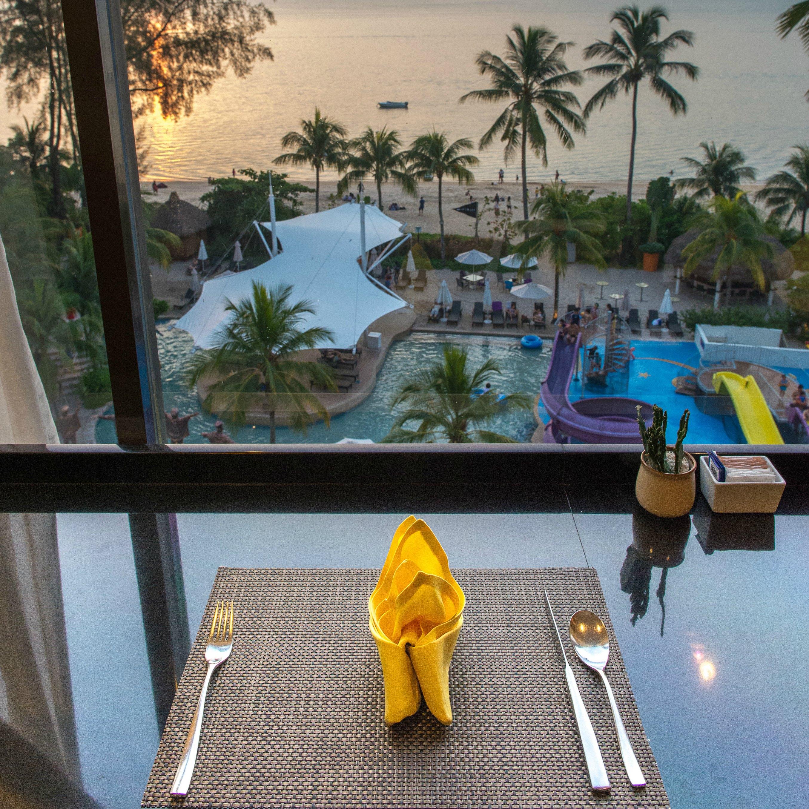Hard Rock Hotel Penang Batu Feringgi Exterior foto View of the beach from the hotel