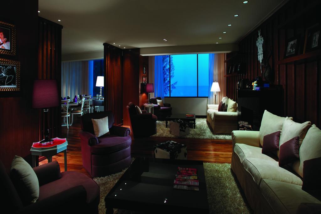 Hard Rock Hotel Penang Batu Feringgi Facilități foto A suite at the Mandarin Oriental, Hong Kong